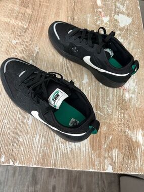 Nike gym shoes